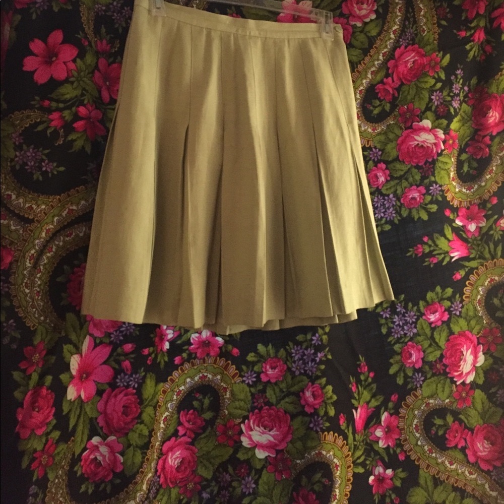 PLEATED. HENRI BENDEL SKIRT
